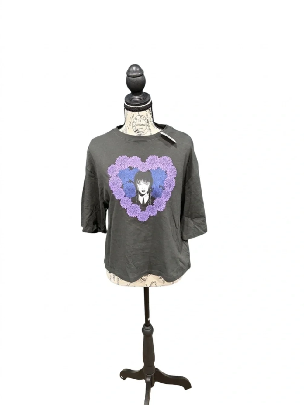 NWT Old Navy Wednesday Addams Graphic T-Shirt XXL Goth Floral Purple Heart Tee